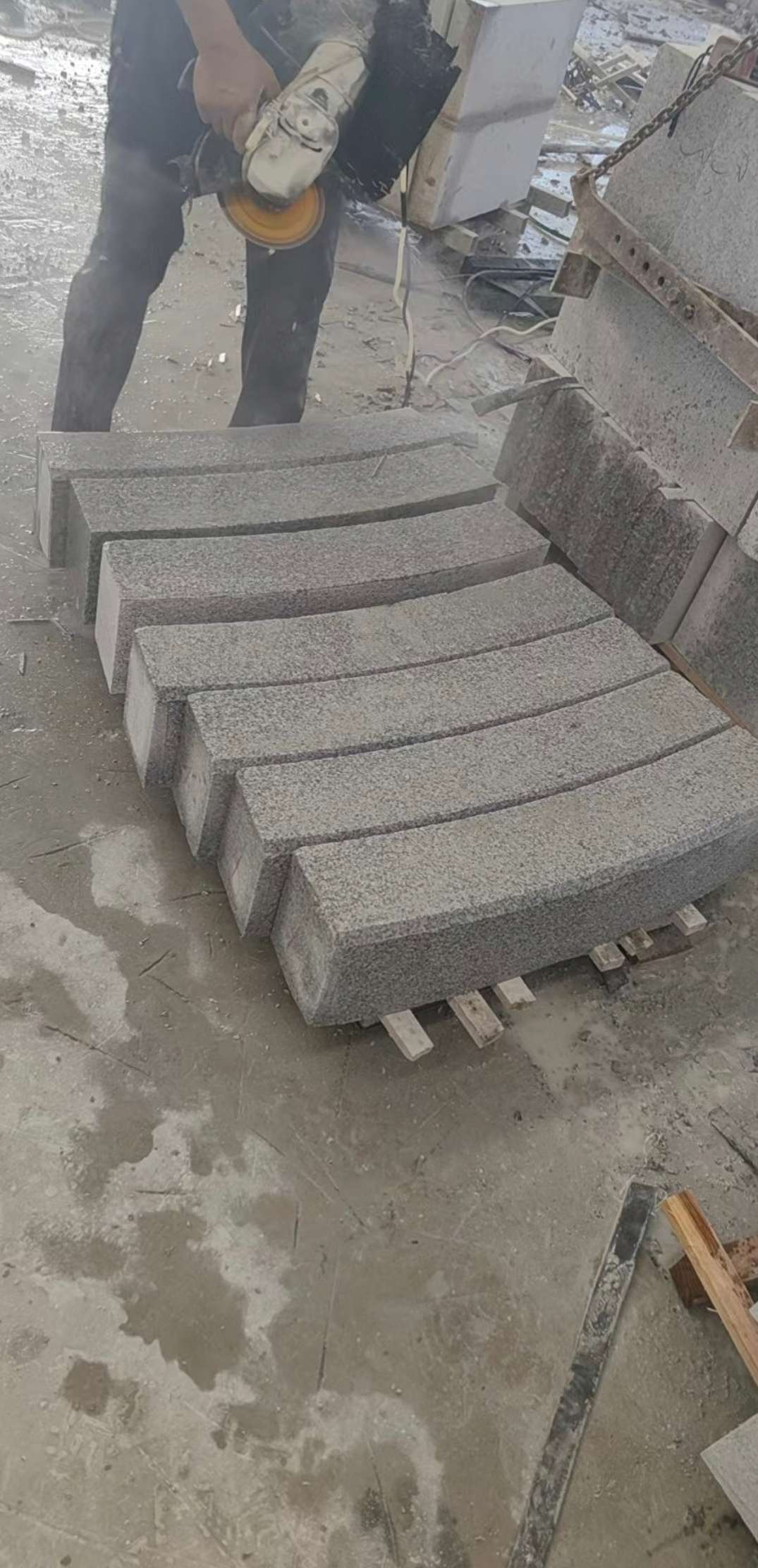 淄博芝麻白弧形路牙石