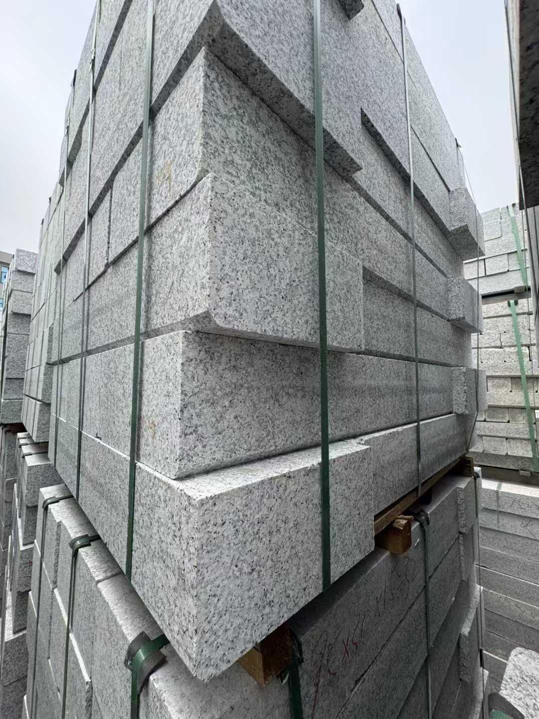 淄博芝麻白路牙石 马路牙子