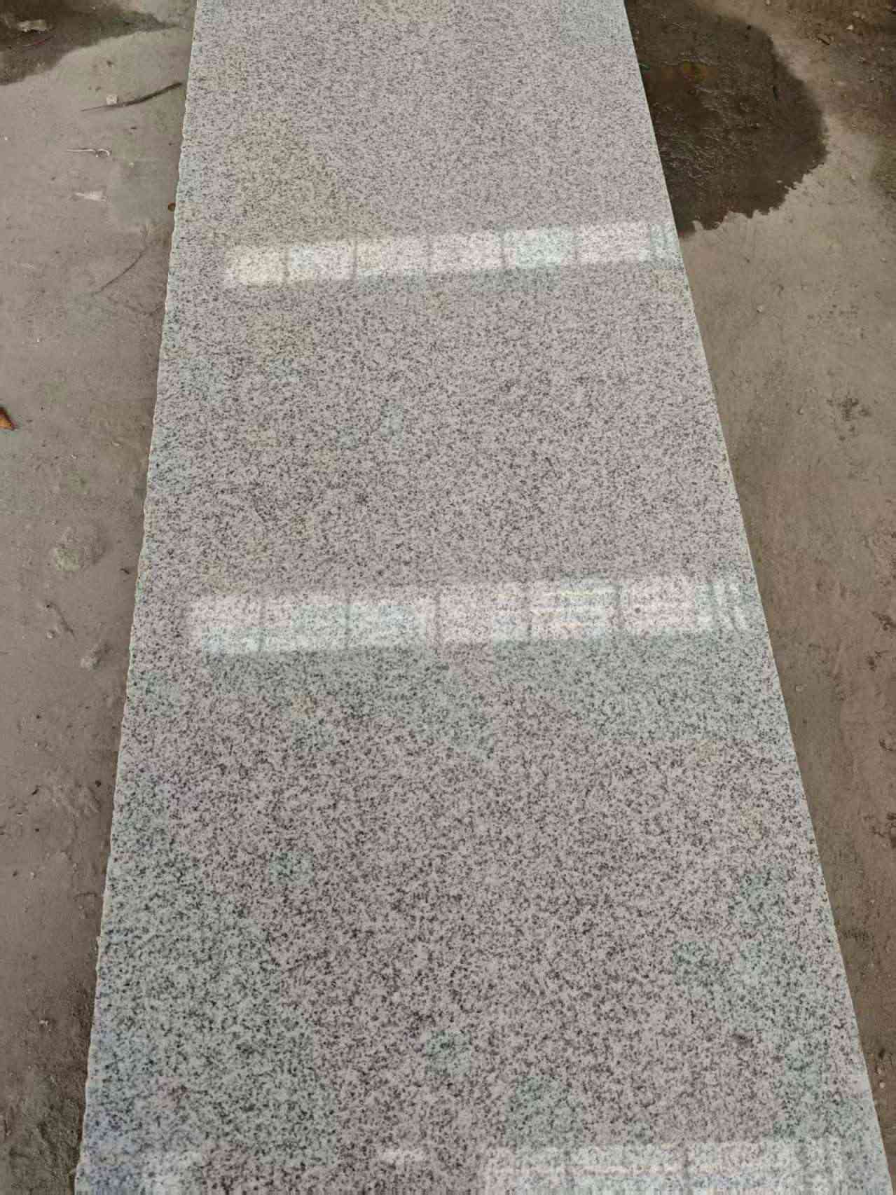 淄博芝麻白光面毛板